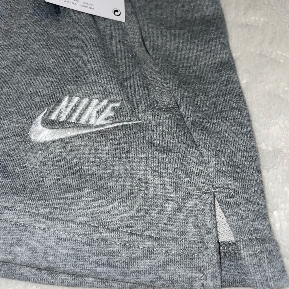 NEW NWT GIRLS NIKE GRAY SHORTS. NO DISCOUNT ON THIS ITEM - Picture 4 of 13